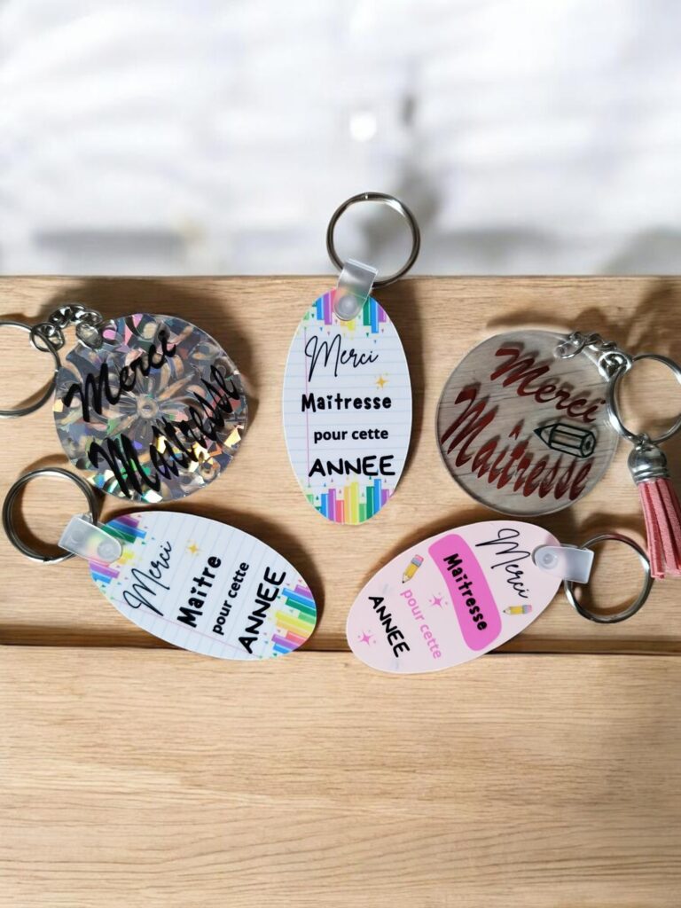 porte clé merci maitresse-Photoroom
